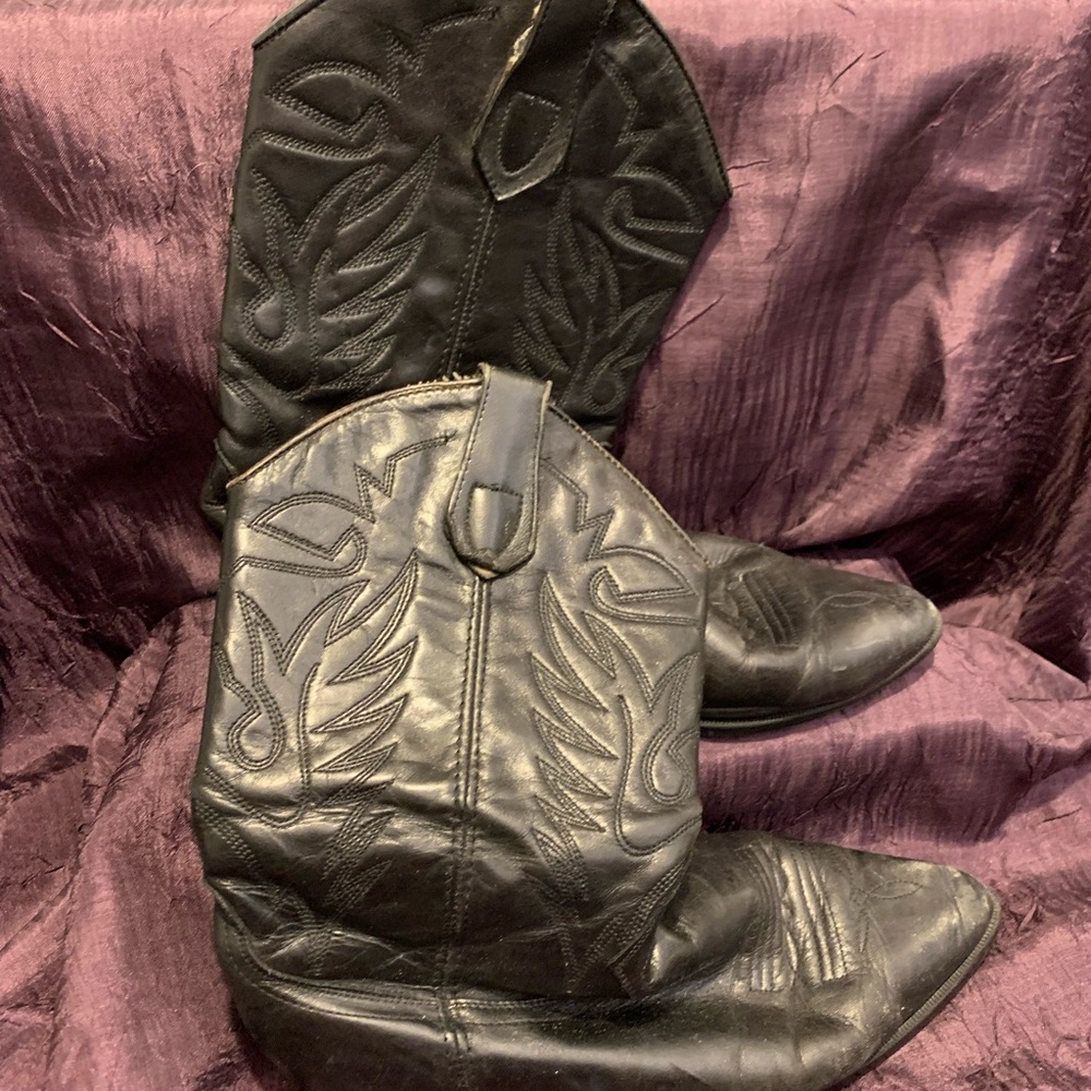 Black embossed Women’s cowboy boots